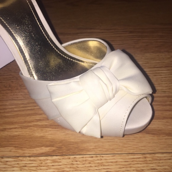 Unforgettable Moments Open toe Heels w/bow Sz. 7.5 - Picture 6 of 8